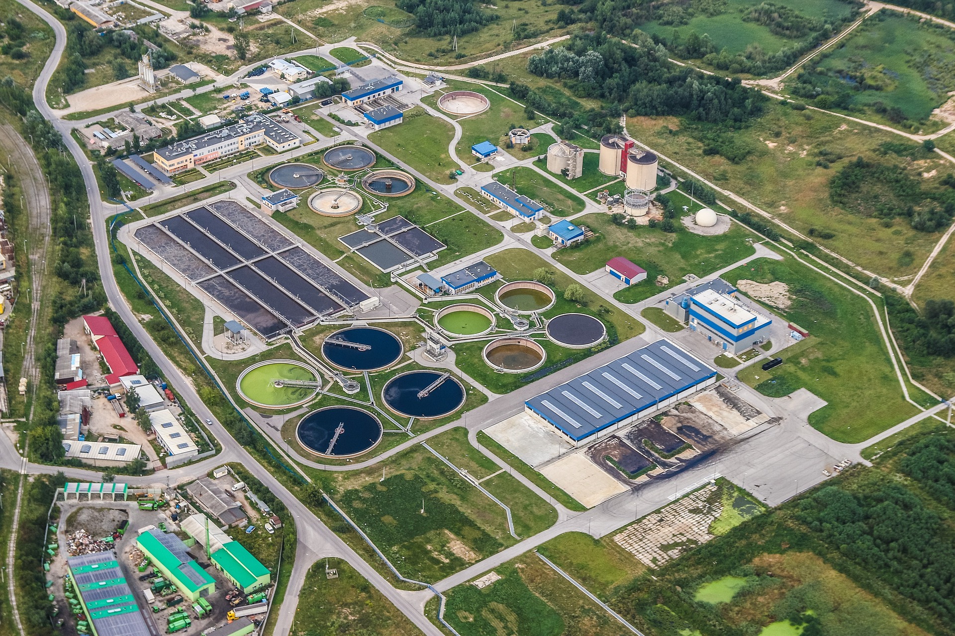 treatment-plant-wastewater-2826990_1920